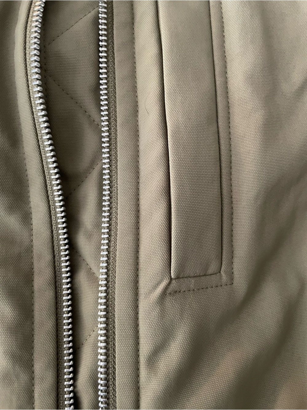 $500 Vince Lightweight Bomber Jacket in light army green size xs - Picture 9 of 12